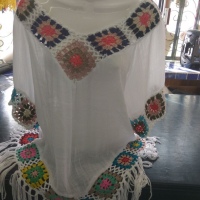 BLUSA CON MANGA Y FLECOS