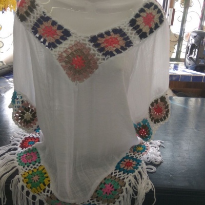 BLUSA CON MANGA Y FLECOS